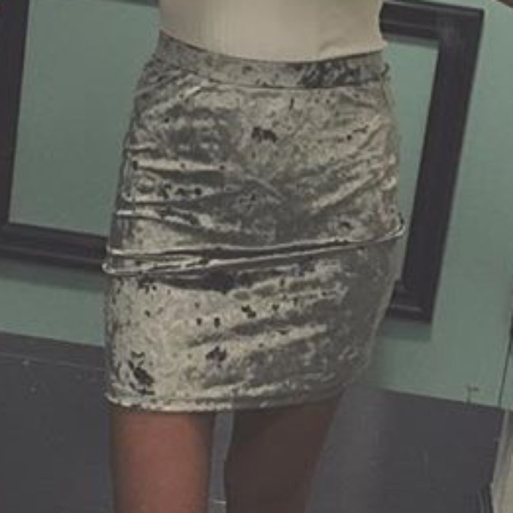 *BRAND NEW* Forever 21 velvet olive short skirt
